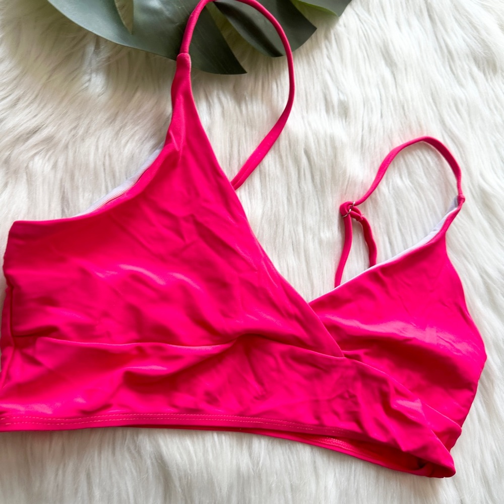 ⭐️ Gorgeous Pink Bikini Top - Picture 1 of 6